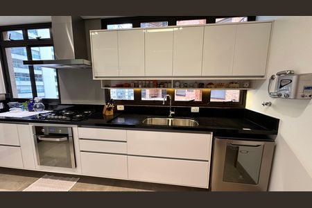 Apartamento à venda com 200m², 4 quartos e 3 vagas