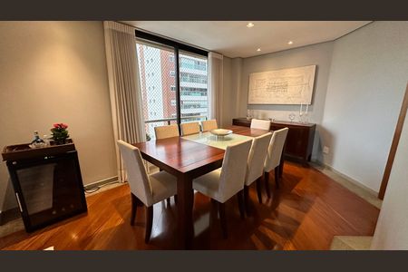 Apartamento à venda com 200m², 4 quartos e 3 vagas