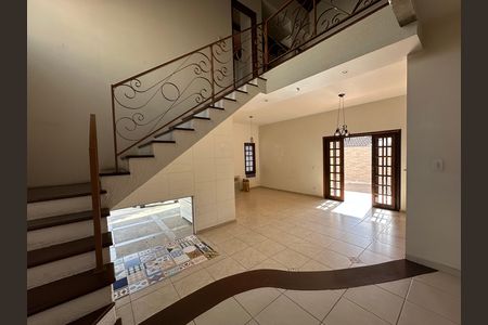 Sala de casa de condomínio para alugar com 3 quartos, 350m² em Zona Preferencial 01 - Zap 1, Jacareí