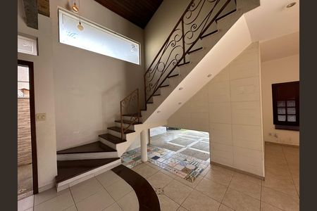 Sala de casa de condomínio para alugar com 3 quartos, 350m² em Zona Preferencial 01 - Zap 1, Jacareí