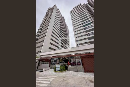 Apartamento à venda com 165m², 3 quartos e 3 vagas Apartamento à venda com 165m², 3 quartos e 3 vagasFachada e portaria