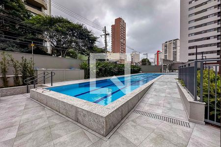 Apartamento à venda com 165m², 3 quartos e 3 vagas Apartamento à venda com 165m², 3 quartos e 3 vagasÁrea comum - Piscina