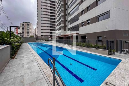 Apartamento à venda com 165m², 3 quartos e 3 vagas Apartamento à venda com 165m², 3 quartos e 3 vagasÁrea comum - Piscina