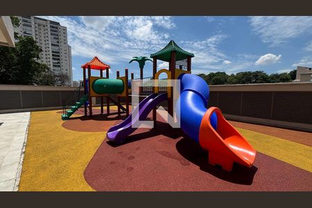 Apartamento à venda com 165m², 3 quartos e 3 vagas Apartamento à venda com 165m², 3 quartos e 3 vagasÁrea comum - Playground