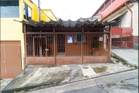 Casa para alugar com 60m², 2 quartos e 1 vaga Casa para alugar com 60m², 2 quartos e 1 vagaFachada