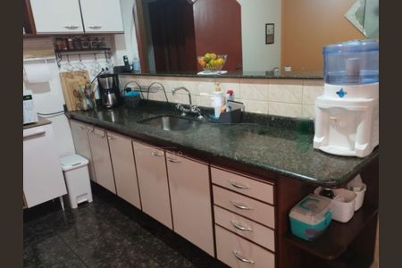 Casa à venda com 4 quartos, 180m² em Jardim Colonial, São Paulo