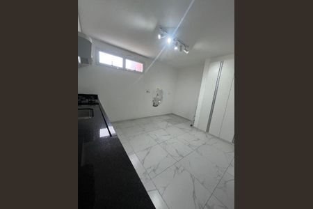 Casa à venda com 4 quartos, 150m² em Jardim Itatiaia, São Paulo
