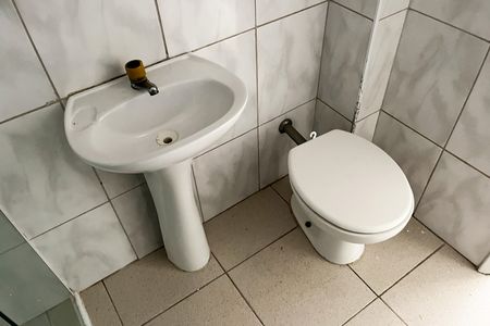 Banheiro de apartamento para alugar com 1 quarto, 40m² em Embaré, Santos