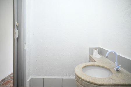 Banheiro de casa para alugar com 1 quarto, 32m² em Vila Brasilina, São Paulo