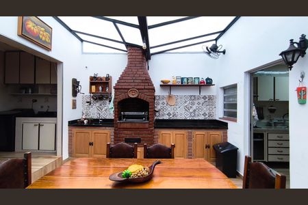 Casa à venda com 220m², 5 quartos e 2 vagas Casa à venda com 220m², 5 quartos e 2 vagasÁrea Gourmet
