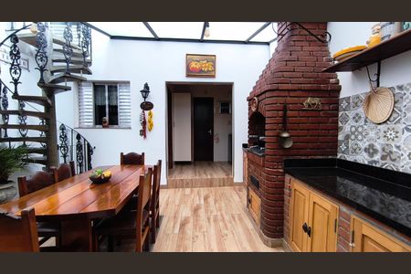 Casa à venda com 220m², 5 quartos e 2 vagas Casa à venda com 220m², 5 quartos e 2 vagasÁrea Gourmet