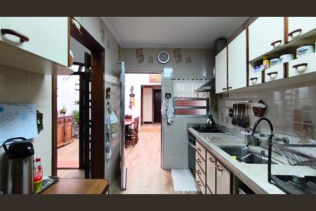 Casa à venda com 220m², 5 quartos e 2 vagas Casa à venda com 220m², 5 quartos e 2 vagasCozinha