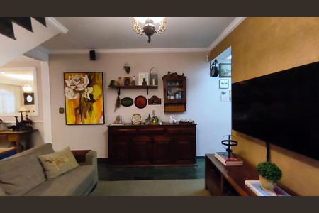 Casa à venda com 220m², 5 quartos e 2 vagas Casa à venda com 220m², 5 quartos e 2 vagasSala de Tv
