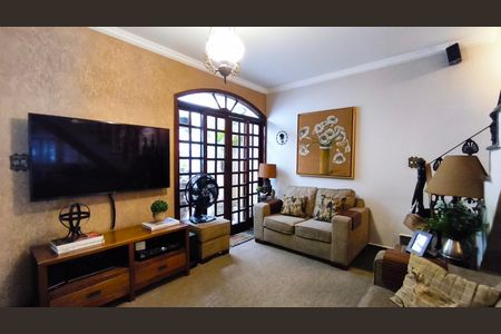 Casa à venda com 220m², 5 quartos e 2 vagas Casa à venda com 220m², 5 quartos e 2 vagasSala de Tv