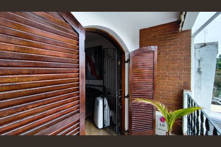 Casa à venda com 220m², 5 quartos e 2 vagas Casa à venda com 220m², 5 quartos e 2 vagasVaranda da Suíte 1