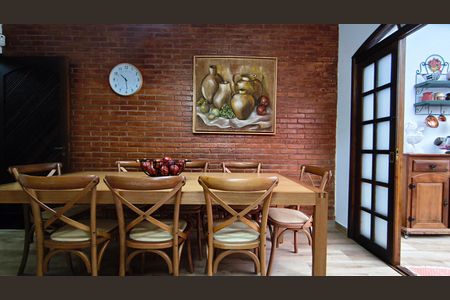 Casa à venda com 220m², 5 quartos e 2 vagas Casa à venda com 220m², 5 quartos e 2 vagasSala de Jantar