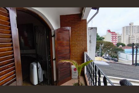 Casa à venda com 220m², 5 quartos e 2 vagas Casa à venda com 220m², 5 quartos e 2 vagasVaranda da Suíte 1