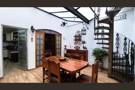 Casa à venda com 220m², 5 quartos e 2 vagas Casa à venda com 220m², 5 quartos e 2 vagasÁrea Gourmet