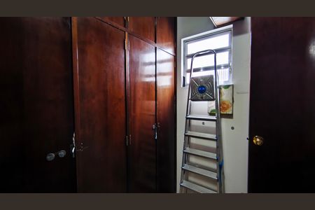 Casa à venda com 220m², 5 quartos e 2 vagas Casa à venda com 220m², 5 quartos e 2 vagasCloset da Suíte 3