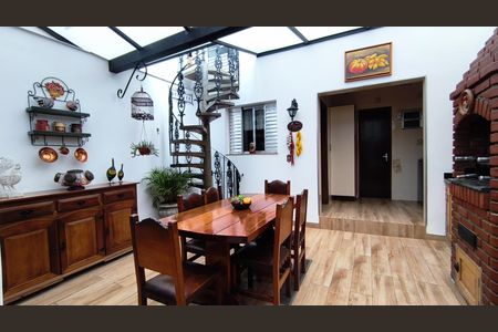 Casa à venda com 220m², 5 quartos e 2 vagas Casa à venda com 220m², 5 quartos e 2 vagasÁrea Gourmet