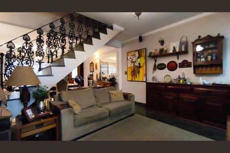 Casa à venda com 220m², 5 quartos e 2 vagas Casa à venda com 220m², 5 quartos e 2 vagasSala de Tv