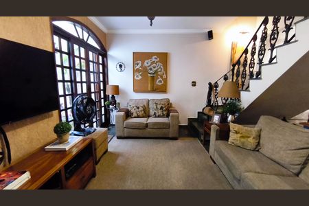 Casa à venda com 220m², 5 quartos e 2 vagas Casa à venda com 220m², 5 quartos e 2 vagasSala de Tv