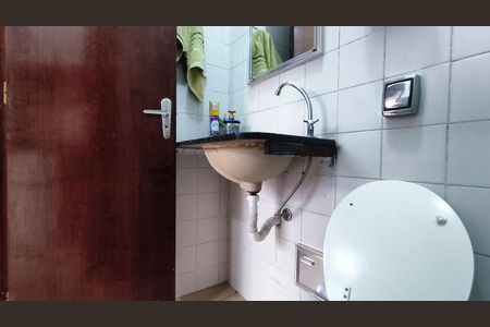 Banheiro da Edícula de casa à venda com 5 quartos, 220m² em Cambuci, São Paulo