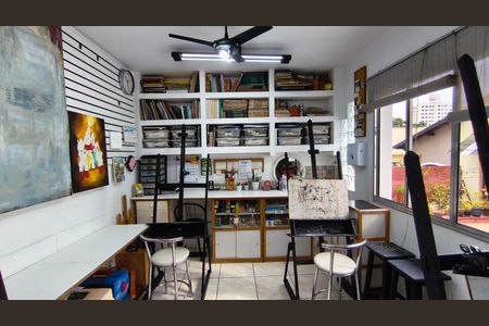 Casa à venda com 220m², 5 quartos e 2 vagas Casa à venda com 220m², 5 quartos e 2 vagasAtelie da Edícula