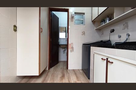 Casa à venda com 220m², 5 quartos e 2 vagas Casa à venda com 220m², 5 quartos e 2 vagasÁrea de Serviõ