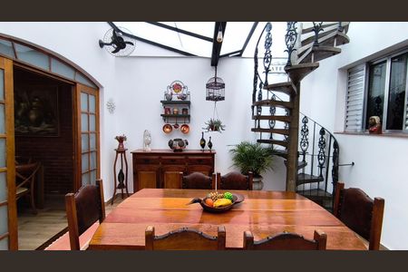 Casa à venda com 220m², 5 quartos e 2 vagas Casa à venda com 220m², 5 quartos e 2 vagasÁrea Gourmet