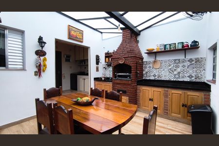 Casa à venda com 220m², 5 quartos e 2 vagas Casa à venda com 220m², 5 quartos e 2 vagasÁrea Gourmet