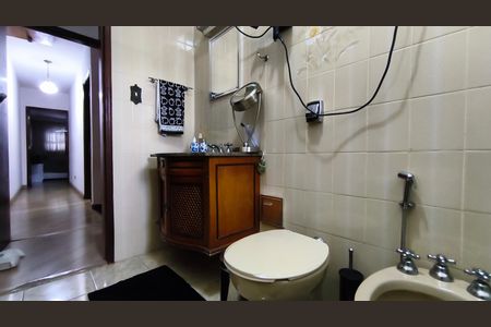 Casa à venda com 220m², 5 quartos e 2 vagas Casa à venda com 220m², 5 quartos e 2 vagasBanheiro de serviçoBanheiro da Suíte 1