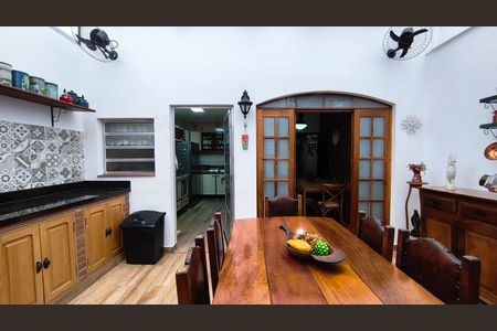 Casa à venda com 220m², 5 quartos e 2 vagas Casa à venda com 220m², 5 quartos e 2 vagasÁrea Gourmet