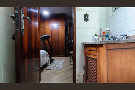 Casa à venda com 220m², 5 quartos e 2 vagas Casa à venda com 220m², 5 quartos e 2 vagasBanheiro da Suíte 2