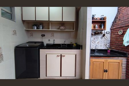 Casa à venda com 220m², 5 quartos e 2 vagas Casa à venda com 220m², 5 quartos e 2 vagasÁrea de Serviõ