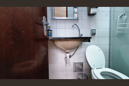 Casa à venda com 220m², 5 quartos e 2 vagas Casa à venda com 220m², 5 quartos e 2 vagasBanheiro da Edícula
