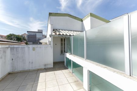 Casa para alugar com 275m², 2 quartos e 3 vagas Casa para alugar com 275m², 2 quartos e 3 vagasTerraço