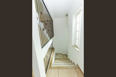 Casa para alugar com 275m², 2 quartos e 3 vagas Casa para alugar com 275m², 2 quartos e 3 vagasEscada
