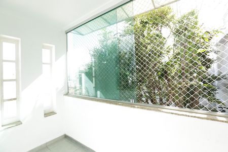Casa para alugar com 275m², 2 quartos e 3 vagas Casa para alugar com 275m², 2 quartos e 3 vagasvaranda cozinha 2