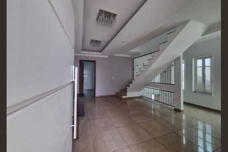 Casa para alugar com 275m², 3 quartos e 3 vagas