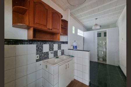Casa para alugar com 275m², 3 quartos e 3 vagas Casa para alugar com 275m², 3 quartos e 3 vagasCozinha