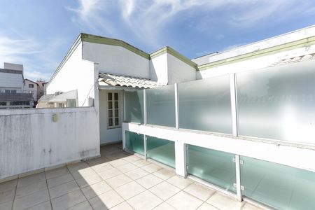 Casa para alugar com 275m², 2 quartos e 3 vagas Casa para alugar com 275m², 2 quartos e 3 vagasTerraço