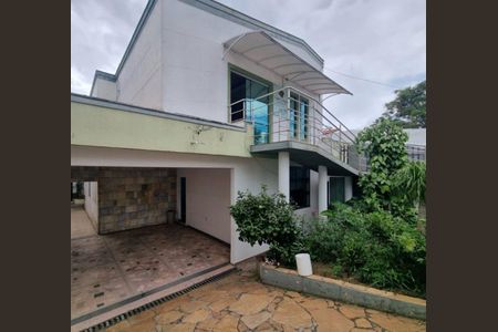 Casa para alugar com 275m², 3 quartos e 3 vagas