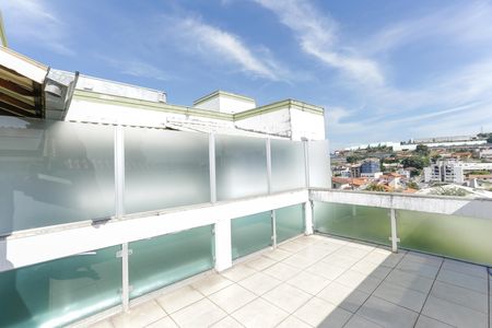 Casa para alugar com 275m², 2 quartos e 3 vagas Casa para alugar com 275m², 2 quartos e 3 vagasTerraço