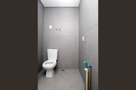 Banheiro de kitnet/studio para alugar com 1 quarto, 28m² em Cidade Baixa, Porto Alegre