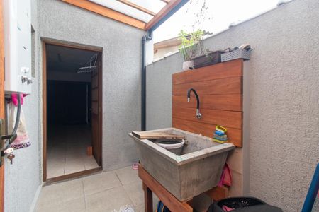Casa à venda com 190m², 2 quartos e 3 vagas Casa à venda com 190m², 2 quartos e 3 vagasQuintal