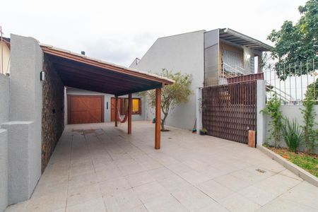 Casa à venda com 190m², 2 quartos e 3 vagas Casa à venda com 190m², 2 quartos e 3 vagasFachada