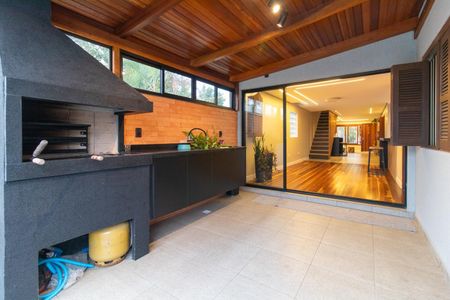 Casa à venda com 190m², 2 quartos e 3 vagas Casa à venda com 190m², 2 quartos e 3 vagasQuintal