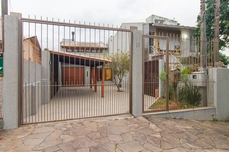 Casa à venda com 190m², 2 quartos e 3 vagas Casa à venda com 190m², 2 quartos e 3 vagasFachada