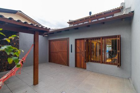 Casa à venda com 190m², 2 quartos e 3 vagas Casa à venda com 190m², 2 quartos e 3 vagasFachada